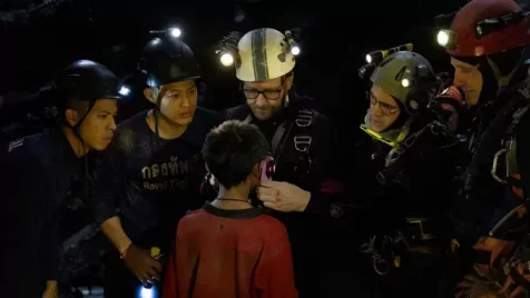 Ron Howard filmet forgatott a thai barlangban rekedt gyerekek kimentéséről - itt az előzetes