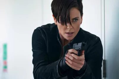 Charlize Theron annyira utálta a netflixes filmje rendezőjét, hogy szóba sem állt vele a forgatáson