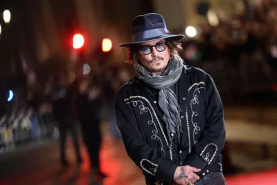Johnny Depp filmet rendez a botrányos életű, nőverő festőről