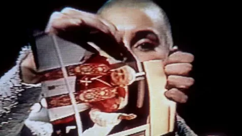 30 éve tette tönkre a karrierjét Sinead O’Connor