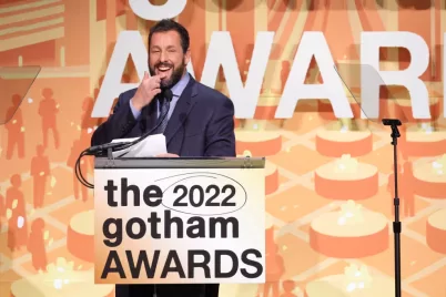 Adam Sandler megemlékezett Timothée Chalamet „finom kis fenekéről”