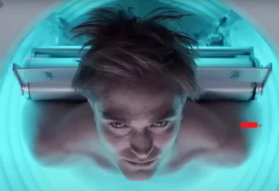 Grillcsirkeként forog Robert Pattinson az Élősködők rendezőjének új filmjében – Teaser!