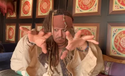 Johnny Depp újra felvette a kalózjelmezt