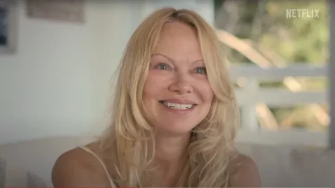 Pamela Anderson átveszi az irányítást – itt a Pamela közelről című doku előzetese