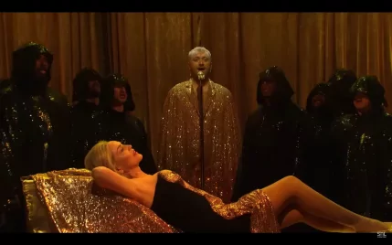 Sharon Stone meglepetésvendégként tündökölt 