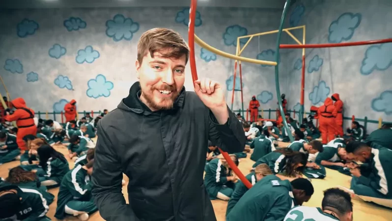 Karitatív pornó vagy önzetlen segítség, amit a legnépszerűbb Youtube-sztár csinál?