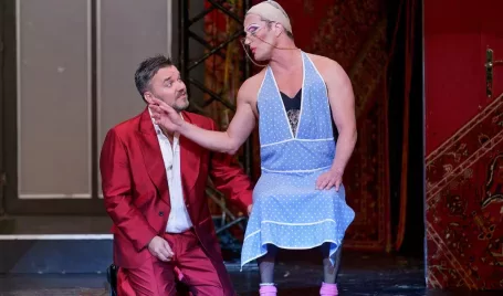 10 érdekesség az Alföldi Róbert rendezte Az Őrült Nők Ketrecéről, amely az Arénában búcsúzik