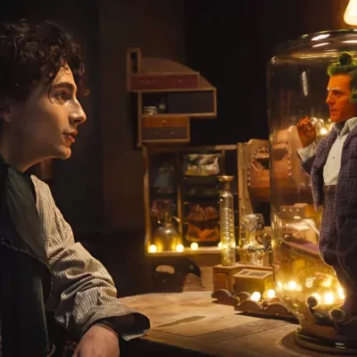 Így fest Timothée Chalamet Willy Wonkaként és Hugh Grant umpalumpaként