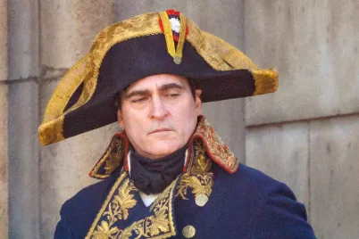 Joaquin Phoenix felpofozta Vanessa Kirbyt a Napóleon forgatásán