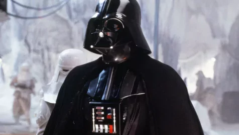 Tudod-e, mit jelent Darth Vader mellkasán a felirat?