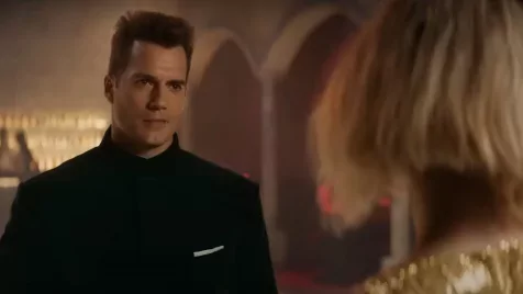 Ezért van ilyen fura frizurája Henry Cavillnek új filmjében