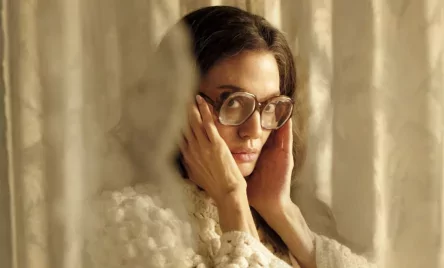 Alig ismerünk rá Angelina Jolie-ra Maria Callasként