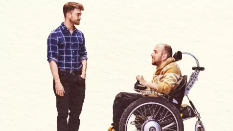 Daniel Radcliffe lebénult kaszkadőre vezet be a szakma rejtelmeibe – ELŐZETES
