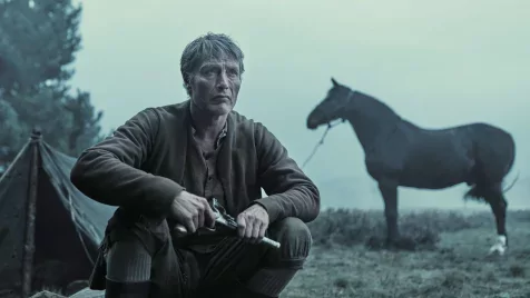 Lórúgással ér fel Mads Mikkelsen új kosztümös filmje