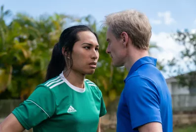 18-as karikát kapott Taika Waititi új filmje, amit máshol 6 évesek is láthatnak