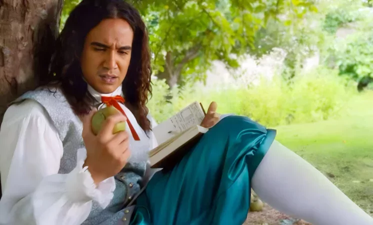 A barnabőrű Isaac Newton felfedezi a gravitácót