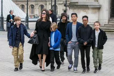 Angelina Jolie újra bántalmazással vádolja Brad Pittet