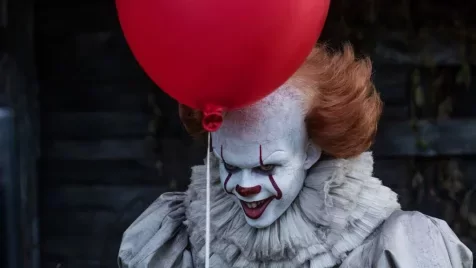Bill Skarsgård visszatér rémbohócként az Az előzménysorozatában