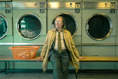 Gary Oldman jót nevetett a saját szellentésein – VIDEÓ!