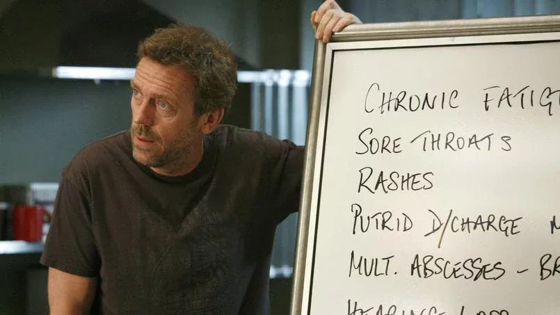 Hugh Laurie bűntudatot érzett, amiért Doktor House-t játszotta – édesapja volt az oka