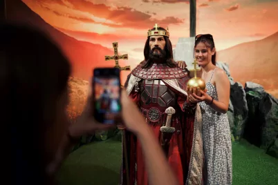 A Madame Tussauds Budapest viasz Szent Istvánnal készül a hosszú hétvégére