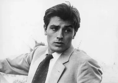 Elhunyt Alain Delon, a francia film egyik legnagyobb csillaga