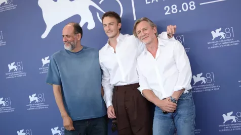 Megérkezett Daniel Craig melegfilmjének az előzetese