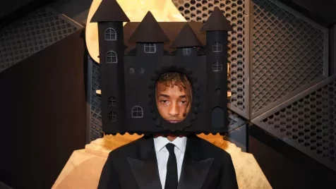 Will Smith fia egy magyar divattervező által készített fekete kastélyt viselt a fején a Grammy-gálán