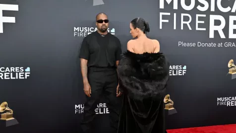 Meztelenséggel reklámozza a felesége filmjét is Kanye West