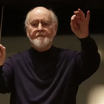 Benczúr Akadémia . A filmek zenéjét írta: John Williams