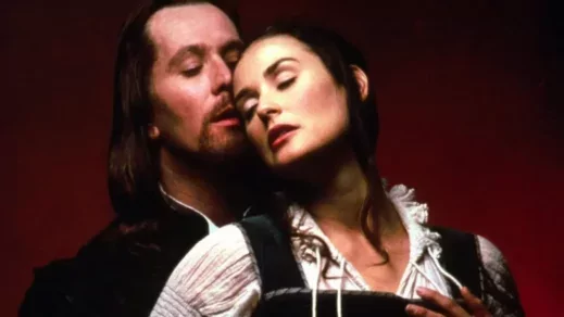 Gary Oldman bocsánatot kért Demi Moore-tól, amiért helytelenül viselkedett A skarlát betű forgatásán