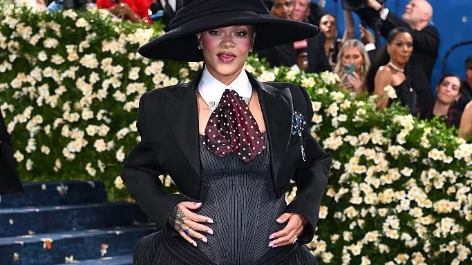 Rihanna az idei Met-gálán jelentette be, hogy a harmadik gyermekével várandós - FOTÓK! 