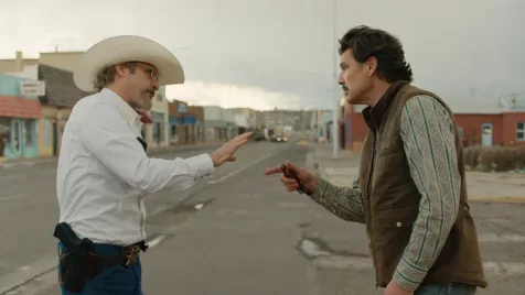 Egymás torkának esik Joaquin Phoenix és Pedro Pascal a legmegosztóbb Cannes-i filmben
