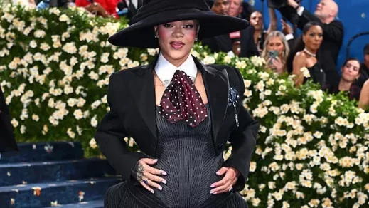 Rihanna az idei Met-gálán jelentette be, hogy a harmadik gyermekével várandós - FOTÓK! 