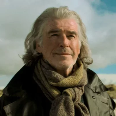 Pierce Brosnan isteni sugallatra megnöveszti a haját