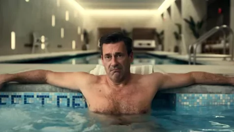 A pórul járt Jon Hamm a szomszédait fosztja ki, de meg is érdemlik!