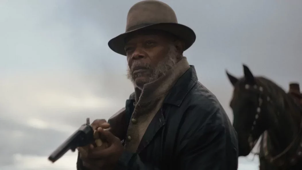 A kritikusok gyűlölik, a nézők viszont komálják Pierce Brosnan és Samuel L. Jackson új westernjét
