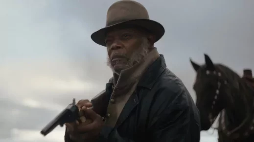 A kritikusok gyűlölik, a nézők viszont komálják Pierce Brosnan és Samuel L. Jackson új westernjét