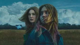 Akarsz látni egy igazán csavaros thrillert Julianne Moore-ral és Sydney Sweeney-vel?