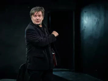 A 8 perces Jancsó-filmektől a 8 órás Tarr Béláig – Gyabronka József színész ajánl filmet, színházat, könyvet