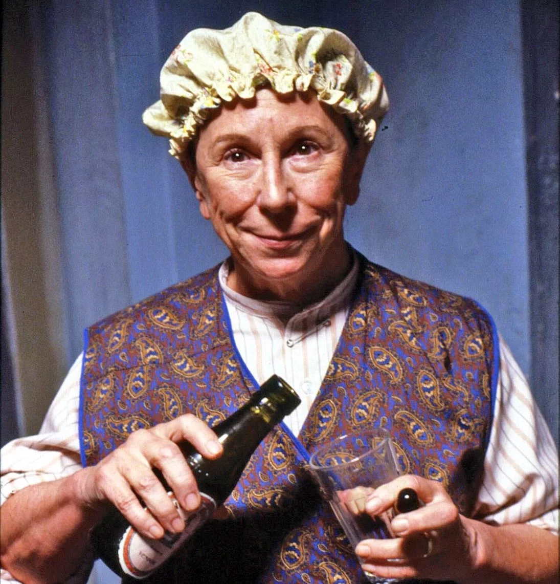 Csengetett, Mylord? || Szerelem és pénz