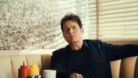 Charlie Sheen készen áll a vallomásra: a Netflixre érkezik a dokumentumfilmje 
