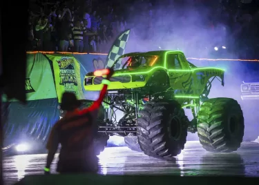 Hot Wheels Monster Trucks Live™ Glow-N-Fire Budapesten