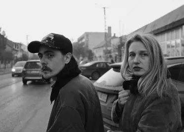 Elhagyunk kabátokat, barátokat, szerelmeket – kritika Olasz Renátó új filmjéről 