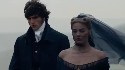 Tombol a kémia – Margot Robbie és Jacob Elordi az őrületbe kergetik egymást az Üvöltő szelek friss előzetesében 