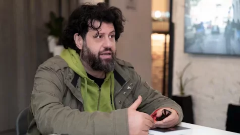 „A sorozatok átvették a filmek megürült helyét” – Puzsér Róberttel beszélgettünk a 25 legjobb sorozatról