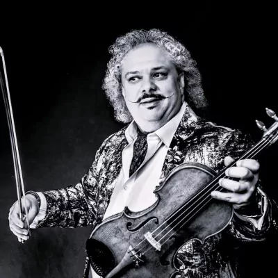 ROBY LAKATOS – 60