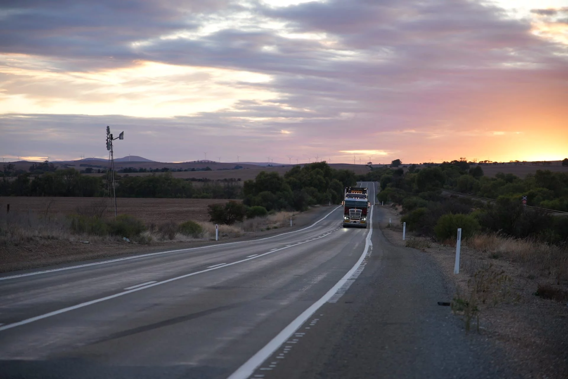 Kezdő kamionosok || Szuperszörnyeteg a pácban