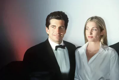 A legnépszerűbb Kennedy-románcról készült sorozatban túlidealizálják JFK Jr. és Carolyn Bessette kapcsolatát 