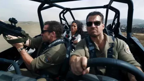 Bombasztikus előzetes érkezett Guy Ritchie új filmjéhez, amelyben Henry Cavill a főszereplő